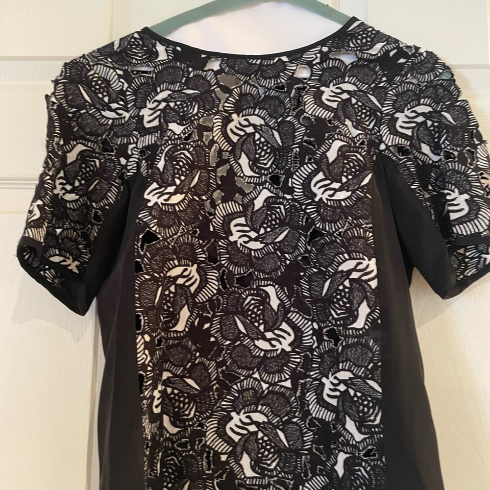 Nanette Lepore Black and White Floral Lace-Effect Short Sleeve Top